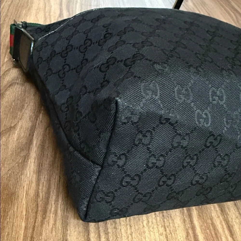 A519-  Gucci crossbody bag - Picture 8 of 16
